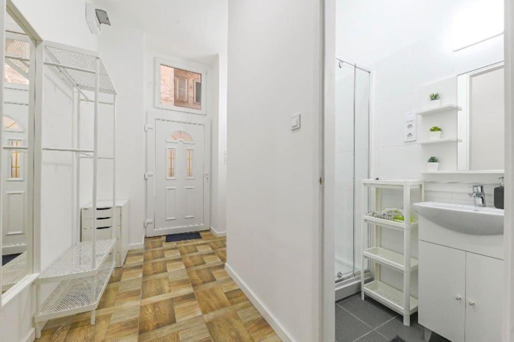 2 Bedroom Flat In Damjanich Str., Hirsch Budapest Eksteriør billede