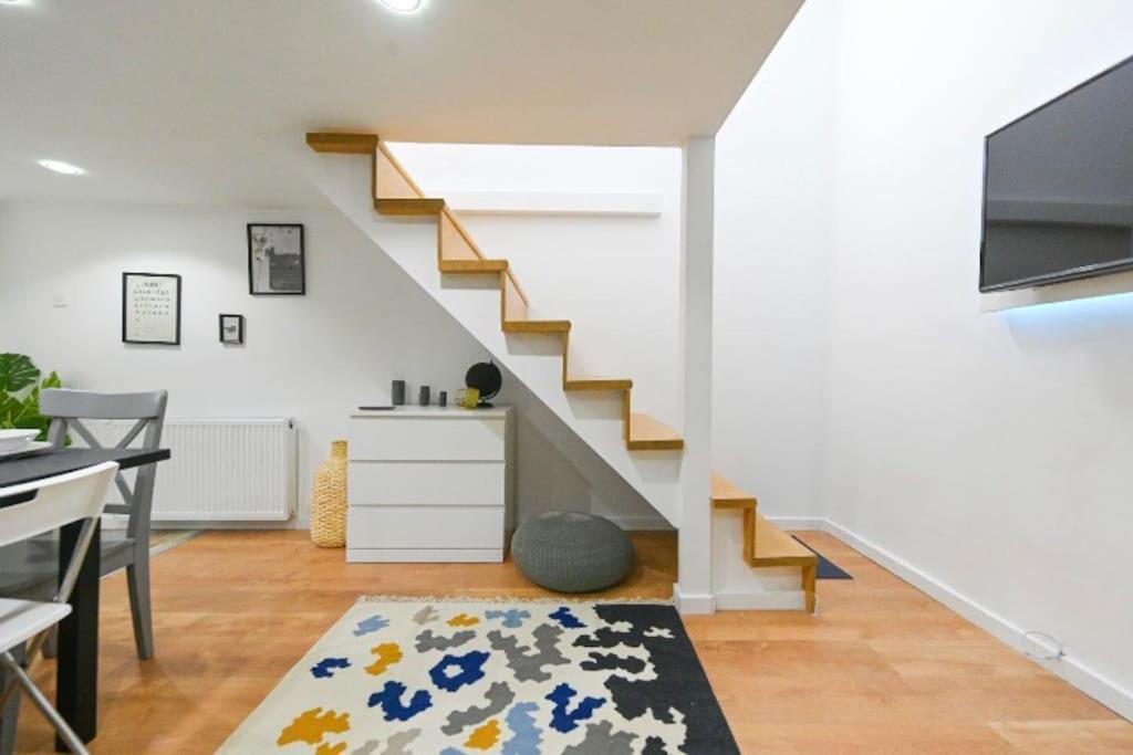 2 Bedroom Flat In Damjanich Str., Hirsch Budapest Eksteriør billede