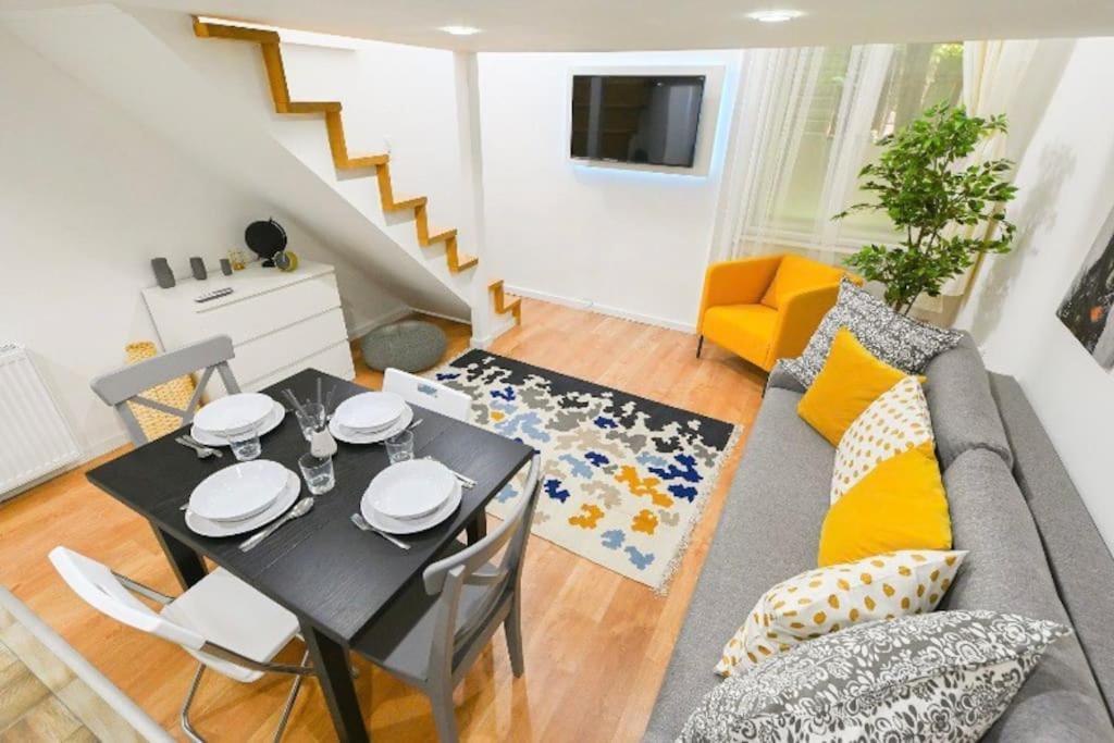2 Bedroom Flat In Damjanich Str., Hirsch Budapest Eksteriør billede