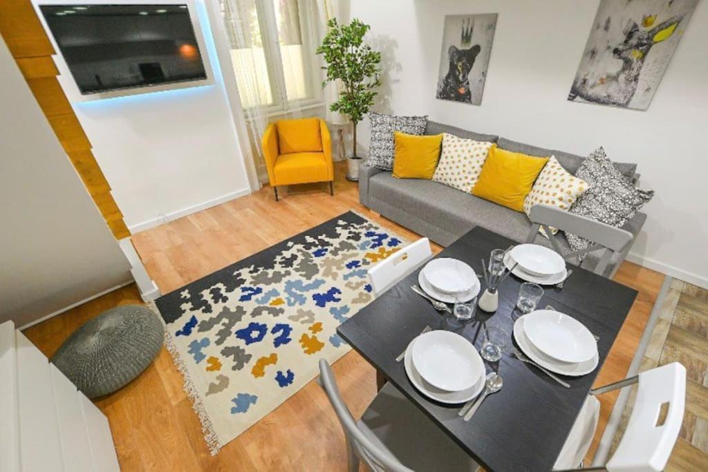 2 Bedroom Flat In Damjanich Str., Hirsch Budapest Eksteriør billede